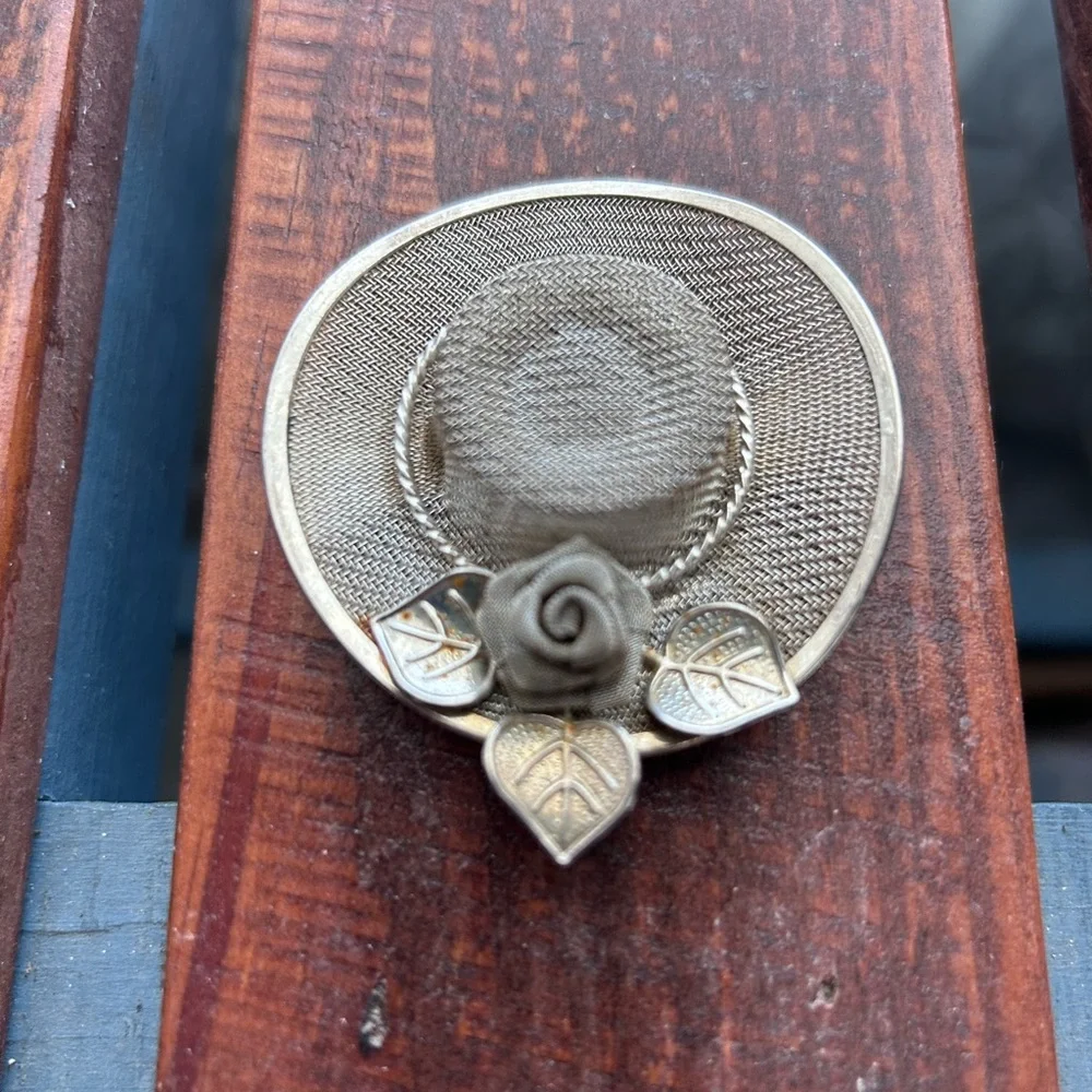 Elegant silvery hat Brooch